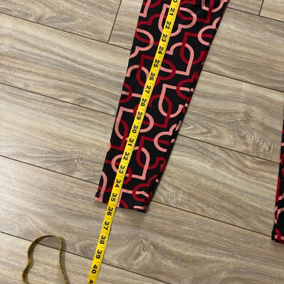 Lularoe Black with Pink & Red Tangled Heart Legging OS - Picture 9 of 13